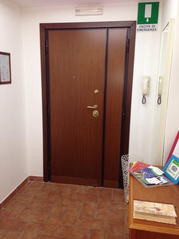 Casa Degli Ubaldi Bed & Breakfast Рим Екстериор снимка